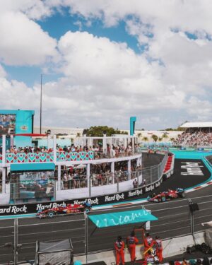 Sebastián Villalobos Instagram - FORMULA 1 MIAMI 2024 🩵
La última foto explica qué tan feliz estaba <3
love;u @influur 🧡
🧢🏎️💨🏁