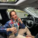 Seda Bakan Instagram - Keyif mod on… Citroen konforu ve kahve keyfi ile yol başlasın! ☕️🚗 #SakinliğinGücünüHisset #CitroenC4X @citroenturkiye