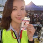 Selena Lee Instagram - 得到了自己以為想要嘅嘢，帶來的原來只有不開心。 初心-才是開心。 想找回初心，堅守新聞精神， 會太遲嗎？ 我係張家妍。我係一個新聞記者同主播。 多謝大家收睇Prime Time。 再見。 ______________ 大結局了。感謝大家對#新聞女王 的支持。 在 @shujiazhong 和 @charmaine_sheh 身上學了很多，領悟了很多，無論戲內戲外都太有得著。感恩遇上你們。接下來的工作一定會做得更好。❤️Thank you so so so much! #新聞女王張家妍 #新聞女王大結局 #queenofNews #SeasonFinale