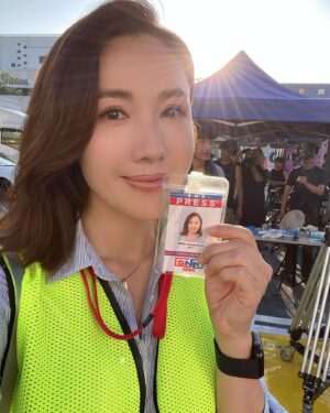 Selena Lee Instagram - 得到了自己以為想要嘅嘢，帶來的原來只有不開心。
初心-才是開心。
想找回初心，堅守新聞精神，
會太遲嗎？
我係張家妍。我係一個新聞記者同主播。
多謝大家收睇Prime Time。
再見。
______________
大結局了。感謝大家對#新聞女王 的支持。 在 @shujiazhong 和 @charmaine_sheh 身上學了很多，領悟了很多，無論戲內戲外都太有得著。感恩遇上你們。接下來的工作一定會做得更好。❤️Thank you so so so much! 

#新聞女王張家妍 #新聞女王大結局 #queenofNews #SeasonFinale