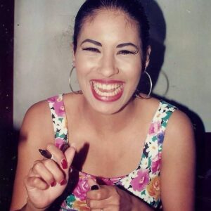 Selena Quintanilla Instagram - “If you have a dream, don’t let anybody take it away.” • “Si tienes un sueño, no dejes que nadie te lo quité”. - Selena Quintanilla #SelenaQuintanilla 🎤