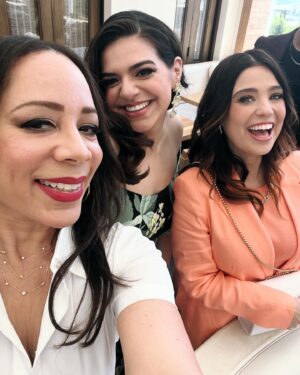 Selenis Leyva Instagram - #awardsseason #fyc #emmyawards #supportingactress #comedy #lopezvslopez #rosie #imhereee What a wonderful time with our @nbc @nbcuniversal family  We celebrated our shows and @georgelopez birthday ! #grateful #actorslife #comedyensemble