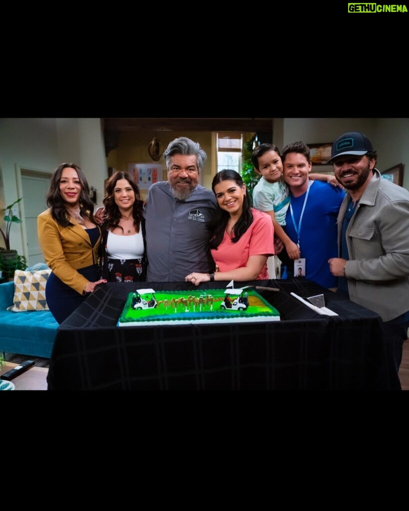 Selenis Leyva Instagram - I love being an actor ! I really do ! Every once in awhile you hit the jackpot and land a job that changes your life . That’s what I feel for #lopezvslopez and my fam there ! @georgelopez @mayanlopez @almadrigal @mattshively @enkyboys @debbywolfe so many wonderful artist! Grateful the strike is over . Grateful for this @imagenfound nomination. Let’s go ! Check us out on #netflix @nbc #bestsupportingactress #comedy #gracias 🙏🏽💋 congratulations George on your nomination #bestactor #comedy