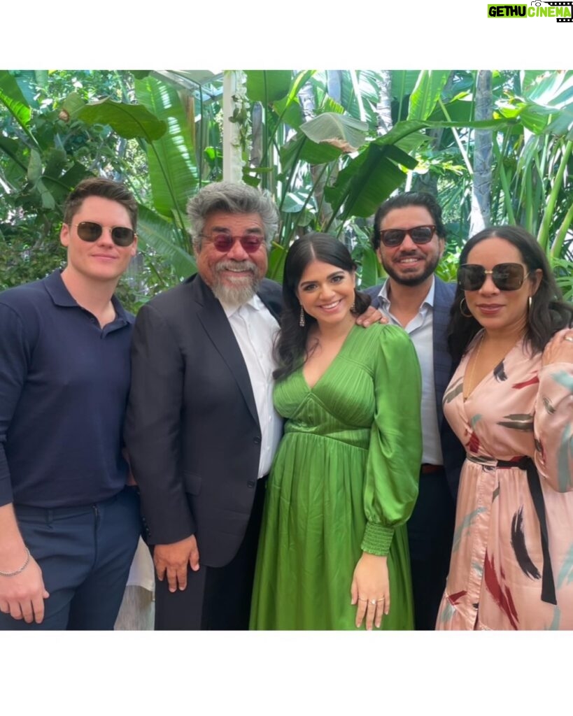 Selenis Leyva Instagram - I love being an actor ! I really do ! Every once in awhile you hit the jackpot and land a job that changes your life . That’s what I feel for #lopezvslopez and my fam there ! @georgelopez @mayanlopez @almadrigal @mattshively @enkyboys @debbywolfe so many wonderful artist! Grateful the strike is over . Grateful for this @imagenfound nomination. Let’s go ! Check us out on #netflix @nbc #bestsupportingactress #comedy #gracias 🙏🏽💋 congratulations George on your nomination #bestactor #comedy