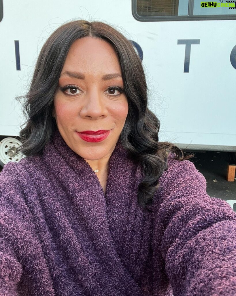 Selenis Leyva Instagram - I’m an #actor I love what I Do! I miss being on set . But I stand with my #union @sagaftra . I know that we have a negotiating team working hard for EVERYONE!!! Especially those that struggle to make ends meet , for those that aren’t making the millions per gig but are dedicated, talented hardworking artist . I thank you , we thank you ! #unionstrong