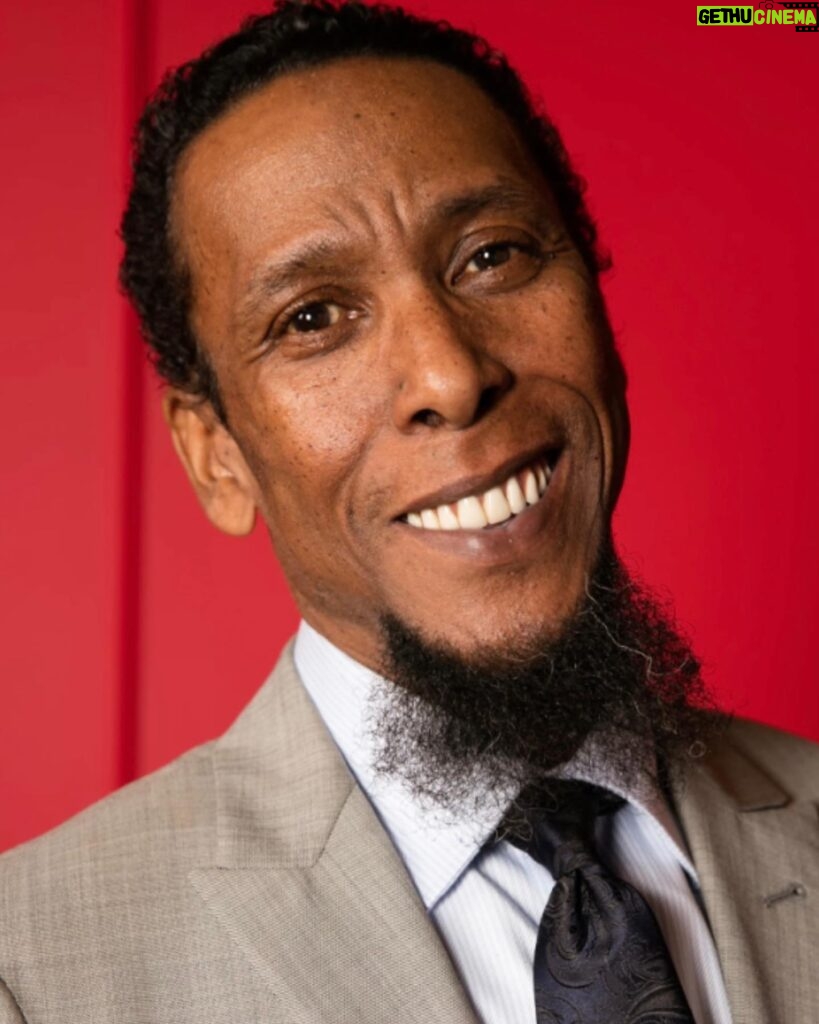 Selenis Leyva Instagram - Mr Ron Cephas Jones, the coolest of all cats ! The poet, the actor , the father , a friend . I met Ron when I was 18 years old fresh out of high school. My first job as a teaching artist . He was a head counselor of the program and he was tall, kind, talented, and so incredibly cool! One thing I knew immediately was that he was a father to a little girl that he loved beyond words. His “ brown eyes” , a poem he shared about Jasmine. It was clear she was his heart ! Ron was a poet making his rounds not really working much as an actor in those days but he always smiled and never seemed jaded by the struggle. He encouraged me to dream big . His talks were always as if you were his equal . With a soft yet powerful voice he always made you stop and listen. He didn’t just talk to hear himself , he had wisdom to share . Hearing the news of his passing has left an entire community of people in pain. I will rejoice in knowing that Ron got to show the world all his talent and heart . Years later after our first meeting in nyc and working together for years , both struggling actors , he made it . He received all his flowers . But most importantly, he saw his “ brown eyes” hit it big ! @jazzy_joness you have the coolest angel watching over you now. I will forever remember that smile and the day we ran into each other in some fancy event years later… we both stopped ,he put his hands together , said my name and that’s all that was needed. We both knew in that moment the journey we both had taken , the years of struggle in nyc to that moment . We hugged and then had a real good laugh as if to say “ can you believe this”! Ron, my heart breaks today because I know you had so much more to give . I thank you for sharing your art , your humanity and your heart with us. Much love always , rest in peace my dear friend . 💙🙏🏽 #riproncephasjones