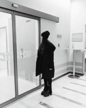 Selin Şekerci Instagram - 11.02.2023 
  Süreyya’

Aslında kapak bu değildi son fotoğraftı bu. Ama büyüsü var sanki💜 
Uykusuz 30 küsuruncu saat ama yüzler pembe 🫠
