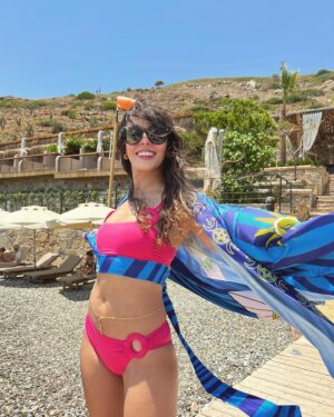 Selin Şekerci Instagram - O zaman dans!
Renk! 
📷: @enisarikan