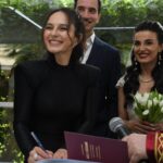 Selin Yeninci Instagram - Pınarla Hakan’ın evlenmesine en çok benim sevindiğimin kanıtları gelmiş 🤣 Aşkınız sonsuz olsun bebekler , hakkını verin 🙂🎉♥️ #pınarhakanwedding