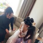 Selin Yeninci Instagram - Pınarla Hakan’ın evlenmesine en çok benim sevindiğimin kanıtları gelmiş 🤣 Aşkınız sonsuz olsun bebekler , hakkını verin 🙂🎉♥️ #pınarhakanwedding