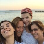 Selma Ergeç Instagram - İyi ki dogdun Ayse!!! ❤️ @cansudere @aysebarim @mnndkrtz