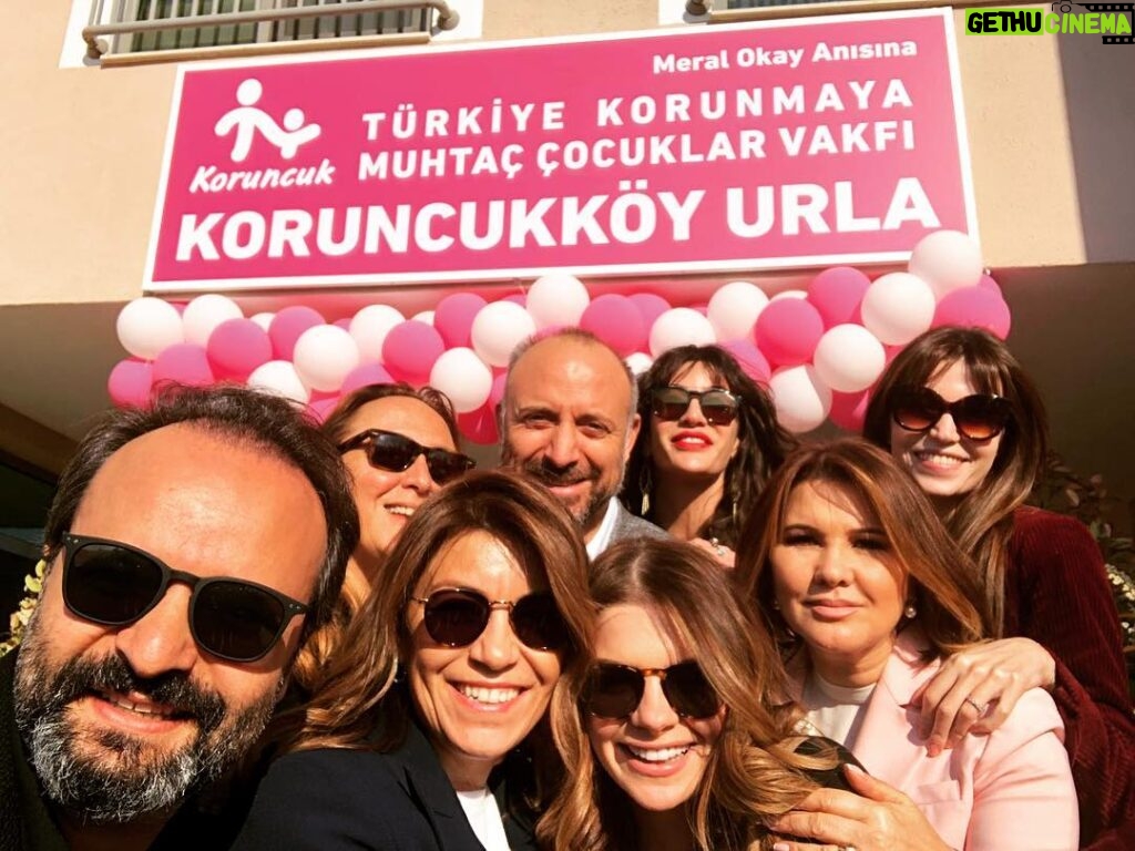 Selma Ergeç Instagram - Bugün İzmir, Urladayız. Muhteşem Yüzyıl ekibi olarak 2011 yılında Koruncuk Vakfı ile başlattığımız, Meral Okay anısına Koruncukköyünü açtık. Burda yaşayacak olan sevgili çocuklar, umarım çok mutlu olursunuz. #koruncukköyurla❤️
