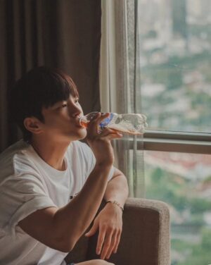 Seo In-guk Instagram - 🐝JOLLIBEE🧡