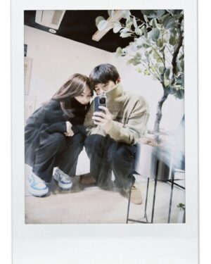 Seo In-guk Instagram - "fallen" 뮤직비디오에 쓸 소품촬영 도와달라는 한마디에 바로 오케이 하고 하루종일 이동하면서 즐겁게 촬영해줘서 너무 고맙고 감동이다 내동생 

역시 강미나 너란녀석 ㅠㅠ 갬동쓰 

#강미나#kangmina#fallen#서인국#seoinguk