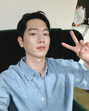 Seo Kang-joon Instagram - 🤙✌️