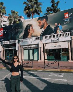 Seray Kaya Instagram - 🖖🏼