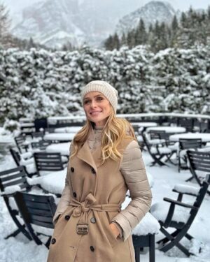 Serena Autieri Instagram - Snow time ❄️☃️

@moorer_official