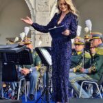 Serena Autieri Instagram - G7, Capri. Un ringraziamento alla banda musicale della guardia di finanza ed ai ministri: Antonio Tajani, Josep Borrell, Mélanie Joly, Michele Di Bari, Marino Lembo e Alessandro Scoppa 👗 @giorgioarmani 💍 @roberto_coin 👠 @lesilla