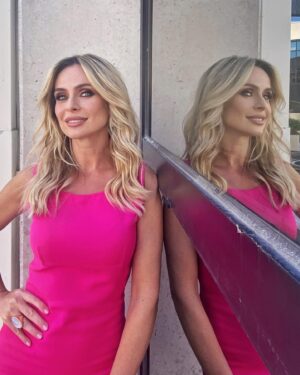 Serena Autieri Instagram - Me and myself 🌸 

👗 @laurabiagiottiofficial 
💍 @roberto_coin 
📷 @vincenzoincenzo