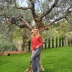 Serena Autieri Instagram - Giornata in armonia con la natura, in adorato silenzio e avvolta in quella pace che calma l'anima🌲🍀 #Umbria #Spoleto #natura