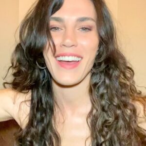 Serenay Aktaş Instagram - Kendi çapımda makyajla, hiç de fena değilim, fark edişiyle
s.a. - a.s. postudur.