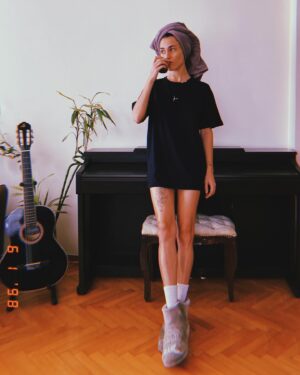 Serenay Aktaş Instagram - ☕️
(Three times numeral three but last one is small three.)
