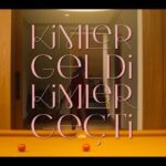 Serenay Sarıkaya Instagram - LOVVVEEEEEBOMMBINGGGGGG♥️♥️♥️ Kimler Geldi Kimler Geçti (KGKG)// Thank you next 9 Mayıs// May 9th 👉🏼 @netflixturkiye ♥️🌹
