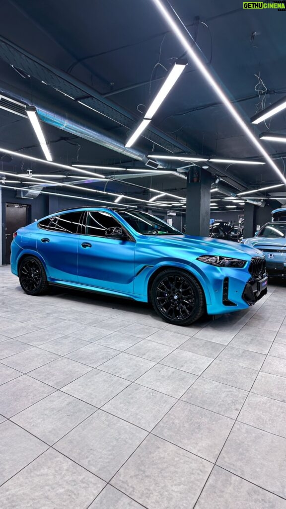 Sergey Romanovich Instagram - Карты раскрыты 🔥 Невероятно яркий BMW X6 выехал за ворота WRAPCAR к @s_romanovich 🤙🏽
