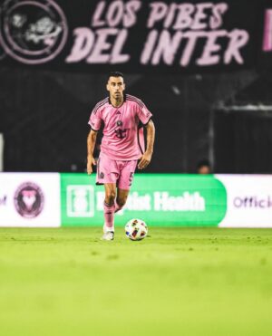 Sergio Busquets Instagram - Feliz por la victoria y por el gol con dedicatoria especial 🫶🏼🤰🏼🩷🖤