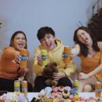Seth Fedelin Instagram - Tamang chibugan para sa nalalapit na araw ng mga puso! Sobrang daming pagkain na pwedeng i-share di lang sa inyong partner kundi para din sa barkada at pamilya! Tuloy lang ang kulitan kapag kasama ang @royalph ! Try niyo din tong kakaibang snack boards na to at i-enjoy ang Valentines, the kulit way! #IlabasAngKulit #RoyalKaSnackulitan #RoyalGenerationKulit