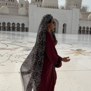 Sevara Nazarkhan Instagram - Music in the heart of almost every person occupies an integral part on the road of life ... and for a variety of reasons, and just like that too.

Deyarli har bir insonning qalbidagi musiqa hayot yo'lida ajralmas qismni egallaydi ...  turli sabablarga ko'ra va shunchaki.

Музыка в сердце почти каждого человека занимает неотъемлемую часть по дороге жизни… и по самым разным причинам, и просто так тоже.
#kuz #abudhabi #sheikhzayedmosque