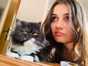 Sevda Erginci Instagram - Aslında mutlu da ağzı yamuk, anlaşılmıyo 🤷🏻‍♀️