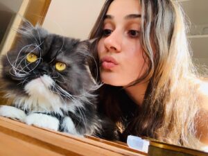 Sevda Erginci Instagram - Aslında mutlu da ağzı yamuk, anlaşılmıyo 🤷🏻‍♀️