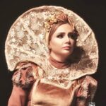 Shabnam Gholikhani Instagram - منو ببخش مامان ،ولي تو خودتم پا به پاش رفتي! نمايش پرسپكتيو كارگردان؛ محسن ميرزاخاني تهيه كننده: داوود زارع، محسن ميرزاخاني مرداد و شهريور ١٤٠١ سالن شهرزاد @ramtinjahanbani 📸 #تئاتر پرسپكتيو #تماشاخانه_شهرزاد #بازيگر #بازيگري_تئاتر #نمايش #شبنم_قلی_خانی #shabnamgholikhani #theatre #acting