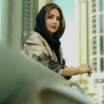 Shabnam Gholikhani Instagram - لحظه ها می گذرند گرم باشیم و پر از فکر و‌امید عشق باشیم و سراسر خورشید زندگی همهمه‌ی مبهمی از رد شدن خاطره هاست بی خیال همه ی تلخی ها هر کجا می خندیم هر کجا خنداندیم زندگانی آنجاست سهراب سپهری @amirahmadii.official 📸 #شبنم_قلی_خانی #shabnamgholikhani #life