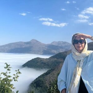 Shabnam Gholikhani Instagram - آدم های منفی به پیچ و خم جاده می اندیشند

و آدم های مثبت به زیبایی های طول جاده…

عاقبت هر دو ممکن است به مقصد  برسند،

اما یکی با حسرت و دیگری با لذت!

امید بی پایان تنها توشه ماست❤️
#امید#زندگی #شبنم_قلی_خانی 
#shabnamghilikhani #life #