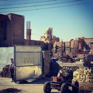 Shaghayegh Farahani Instagram - خانه‌ی بروجردی ها کاشان موزه و شاهکار معماری ایران از نظر محبوبیت جاذبه توریستی در سال 2015 و 2016 به عنوان انتخاب برتر سازمان جهانی یونسکو در نوبت ثبت جهانی قرار گرفته است این روزها به دلیل ساخت وسازهای عجیب در معرض خطر و نابودی است،وزارت میراث فرهنگی و شورای عالی معماری پاسخ دهند ایا اینجا مجوز داده شده و اگر ندادند چرا هیچ جلوگیری نمی شود؟