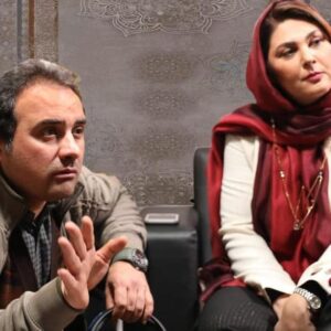 Shaghayegh Farahani Instagram - فیلمی با بازی شقایق فراهانی لاله اسکندری، و...
«پروانه» آماده نمایش شد
فیلم کوتاه «پروانه» با اتمام کامل مراحل فنی برای حضور در فستیوال‌های خارجی آماده نمایش شده است.
به گزارش مشاور رسانه‌ای پروژه، مراحل فنی فیلم کوتاه «پروانه» ساخته مسعود حقی و به تهیه‌کنندگی سجاد مرادی به تازگی به اتمام رسیده و این فیلم قرار است در چند فستیوال مطرح خارجی به نمایش درآید. فیلمبرداری این فیلم اواخر زمستان سال گذشته در تهران انجام شد ولی با توجه به شیوع ویروس کرونا، مراحل فنی مقداری با تعویق به پایان رسید.
شقایق فراهانی، لاله اسکندری، روژین صدرزاده بازیگران اصلی این فیلم کوتاه هستند. 
این فیلم مضمونی اجتماعی دارد و داستانش درباره دختری به نام پروانه است که چند ماهی در خود فرو رفته و حرفی نمی‌زند. او سرانجام با همراهی مشاور روانپزشک خود پرده از رازی برمی‌دارد که خط اصلی داستان فیلم را تشکیل می‌دهد.
«پروانه» اولین ساخته مسعود حقی محسوب می‌شود که پیش از این به عنوان دستیار کارگردان و برنامه‌ریز با کارگردانان مطرحی چون حسن فتحی، فریدون فرهودی، قاسم جعفری، علیرضا فرید و... تجربه همکاری داشته است. وی فعالیت هنری خود را از سال ۷۱ از تئاتر آغاز کرد و چندین نمایش را نیز به عنوان بازیگر و کارگردان روی صحنه برد و در بسیاری از مجموعه‌های تلویزیونی نیز به عنوان دستیار کارگردان و برنامه‌ریز حضور داشته است.
دیگر عوامل «پروانه» عبارتند از: نویسندگان: مهیار محمودیه، مهران مرادی، مدیر فیلمبرداری: ابوالفضل نباتی، طراح گریم: مهیاد میّمی، مدیر صدابرداری: علی کاظمی، طراح صحنه و لباس: شهرام غدیری، مدیر برنامه‌ریزی: اتا حسینی، منشی صحنه: مژگان طاهرپور، دستیار کارگردان: پیمان جمشیدی، مشاور رسانه‌ای: امین اعتمادی‌مجد، عکاس و تصویربردار پشت صحنه: پوریا نوری، مدیر تولید: حامد مرادی، جانشین تولید: حسین شاکری، تدوینگر: روزبه کلباسی، طراحی و ترکیب صدا: نسیم اشرفیان، آهنگساز: رضا خسروی، مدیر تدارکات: عباس خدیری، مشاور فیلمنامه: دکتر اعظم برهان، دستیاران فیلمبردار: اشکان کلهری، حسین درویشی، دستیار نور: مسعود معصومی، طراح پوستر: علی امیری، پخش خارجی: سولماز اعتماد، ترجمه: حسن شرف‌الدین، زیرنویس: رضا تاریوردی، دستیار تدوین: محمد بیات، مجری گریم: فریبا مالکی، دستیار صحنه: سامان کهزادی، دستیار لباس: سحر تیموری، دستیار صدا: متین فروزمند، گروه تدارکات: ارکان تیموری، محمد غلامیان، سایر بازیگران: عسل عرب، اَتا حسینی، ماریا نارویی، غلامحسین فراهانی، حدیث کاملی، حمل و نقل: غلامرضا بندار، همایون بندار، هادی کریمی، سینه موبی