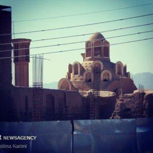Shaghayegh Farahani Instagram - خانه‌ی بروجردی ها کاشان موزه و شاهکار معماری ایران از نظر محبوبیت جاذبه توریستی در سال 2015 و 2016 به عنوان انتخاب برتر سازمان جهانی یونسکو در نوبت ثبت جهانی قرار گرفته است این روزها به دلیل ساخت وسازهای عجیب در معرض خطر و نابودی است،وزارت میراث فرهنگی و شورای عالی معماری پاسخ دهند ایا اینجا مجوز داده شده و اگر ندادند چرا هیچ جلوگیری نمی شود؟