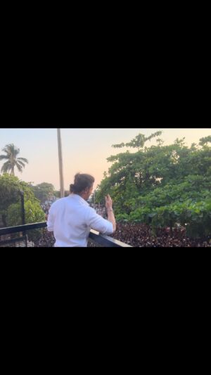 Shah Rukh Khan Instagram - Eid Mubarak everyone… and thank you for making my day so special. May Allah bless us all with love, happiness and prosperity.