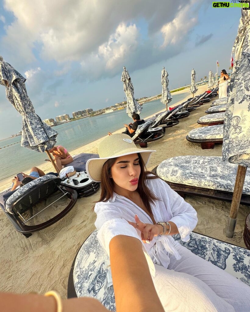 Shahad Al Khattab Instagram - Beach day everyday ☀️ بالنسبه الي الكعده عالبحر حاليا اكثر شي ارتاح نفسيا واتونس بيه .. انتو شنو اكثر شي يغير نفسيتكم؟ 🫶🏻