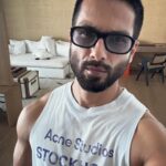 Shahid Kapoor Instagram - Gooood morning. Keep it real and always make it count. 💕