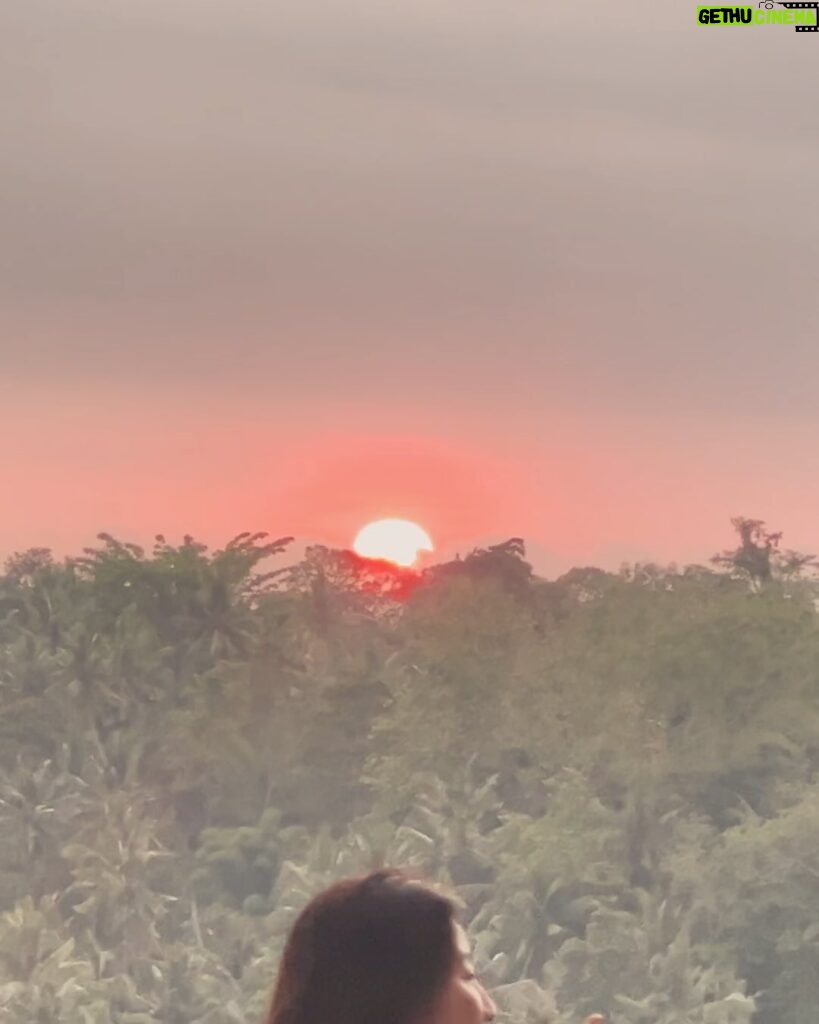 Shaina Magdayao Instagram - Fave place to worship Mr. Sun in Ubud with my faves 🤍☀️ @thesayan_house #UBUD #BALI #inaweasitRisesandSets @sgmtravelstheworld