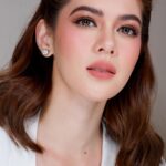 Shaina Magdayao Instagram - Reunited with my chica @shaina_magdayao 🤍 Makeup by @nikimedina Hair by @hairbyehmil #makeupbynikimedina #muaph #makeupartistsworldwide #makeupartistphilippines