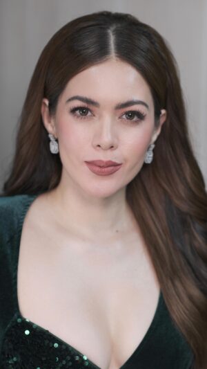 Shaina Magdayao Instagram - Gorgeous leading lady glam on @shaina_magdayao for the #ABSCBNchristmasspecial2023

#MakeupByJigsMayuga
Hair by @janine.alub 
Styled by @styledbyabbypaulino
Nails @minmeluxurynails @mimsqiu

Thank you @edith.farinas, @yanie_camante and Kris Anne!