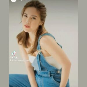 Shaina Magdayao Instagram - My highschool friend turned pro make up artist turned business partner, my chica/confidante/lifesmain 👯 

Oohhhh I’m soooo grateful for you and our 3 year old pandemic baby @organizedchicas 🤍

To many more years of supporting local and helping showcase Filipino made products - in our own little “oc chic” way ✨ #tidyBagtidyMindtidyLife 🤍

 —————

Tonight marks three incredible years of our small business journey! 🎉 

Join us live tonight as we celebrate this milestone. Don’t miss out on exclusive deals and surprises! See you at 8pm!