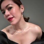 Shaina Magdayao Instagram – This custom @ehrranmontoya   my @jmajewelry jewels evoked a sense of romance within me 🇵🇭♥️

Also, I have been crushing on Korean dewy/glass skin lately ✨ HOW?! Ang gaganda ng skin nila dito! 😂 Could it be their weather? Air? Food? 😅
I mean… so grateful I have Dra Aivee/ Dr. Z and my @theaiveeclinic fam for my treatments 🤍

BUT I’m beginning to get so intrigued with Korean beauty products and their luminous skin!!!! Hahaha 
Who is familiar with their skincare routine? Share please 🫶🏻
•
•
•

Stylist @adrianneconcept
Asst Stylist @miss.vince_
Make up @nikimedina 
Skin @theaiveeclinic
Scent @lunas_livingoils
Nails @mimsqiu @minmeluxurynails