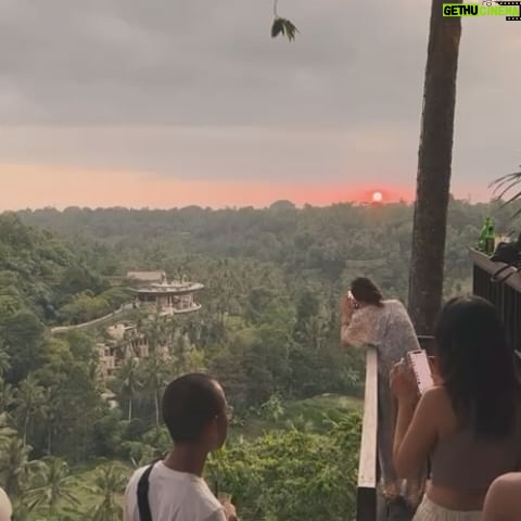 Shaina Magdayao Instagram - Fave place to worship Mr. Sun in Ubud with my faves 🤍☀️ @thesayan_house #UBUD #BALI #inaweasitRisesandSets @sgmtravelstheworld