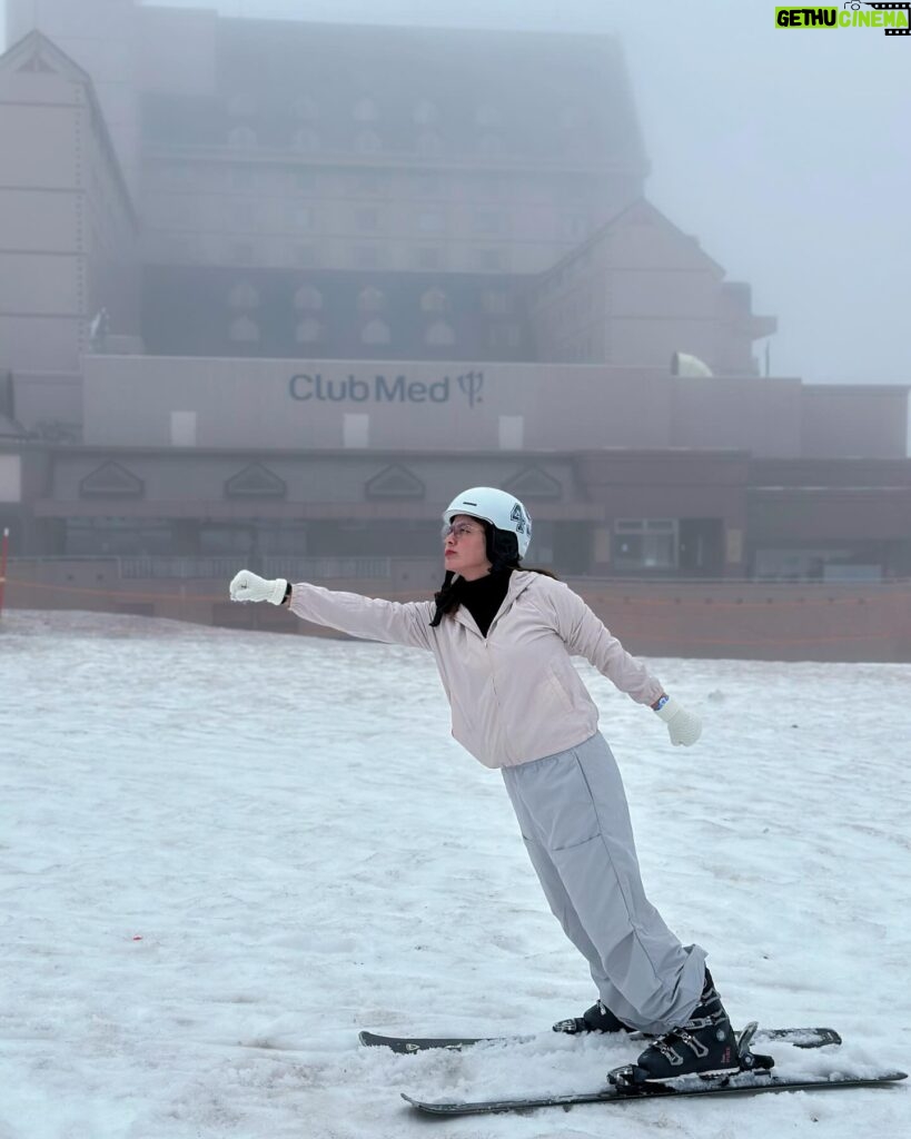 Shaira Diaz Instagram - Carving memories into the mountainside! ⛷️❄️🥶 @clubmedkiroro @clubmed #clubmed #clubmedkiroro #hokkaido #japan