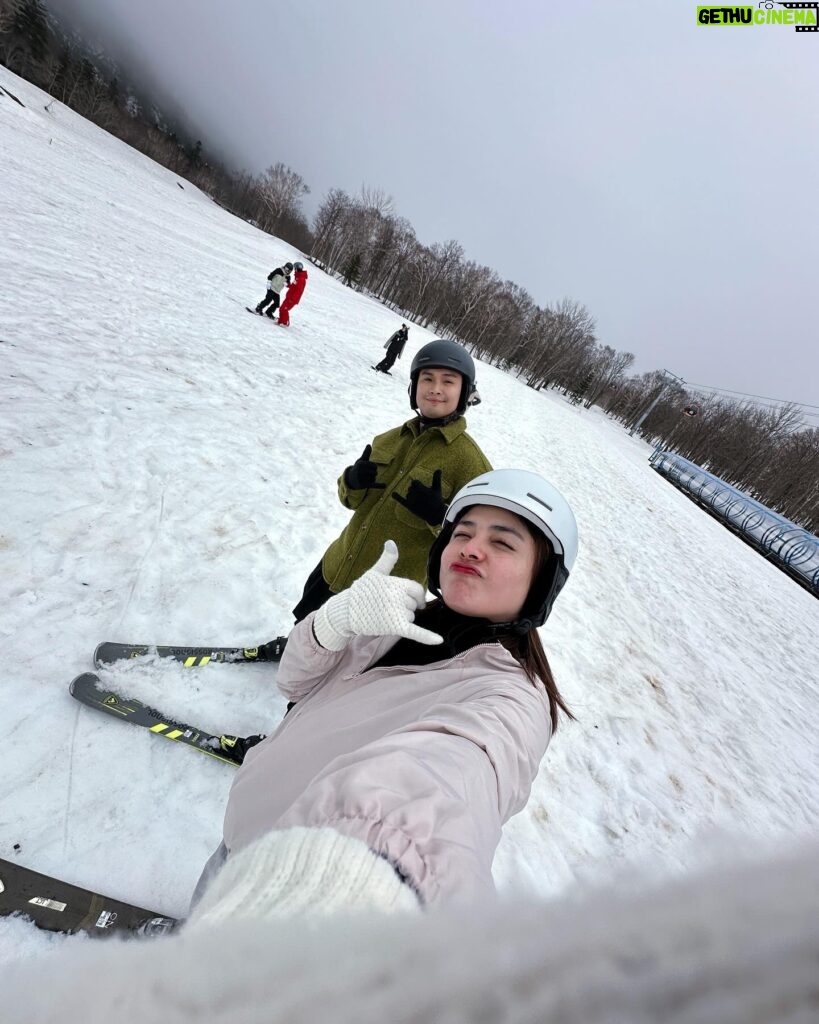 Shaira Diaz Instagram - Carving memories into the mountainside! ⛷️❄️🥶 @clubmedkiroro @clubmed #clubmed #clubmedkiroro #hokkaido #japan